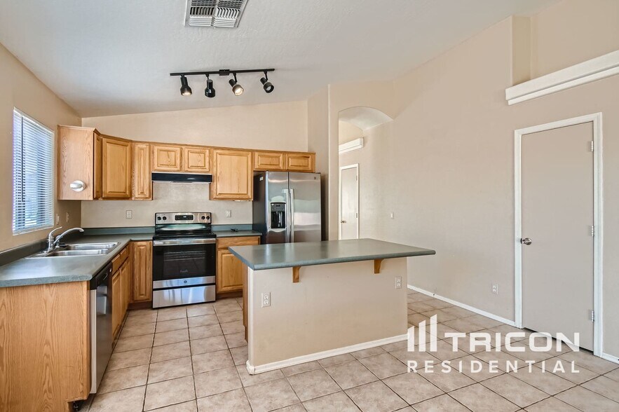 Building Photo - 3583 S 159th Ln