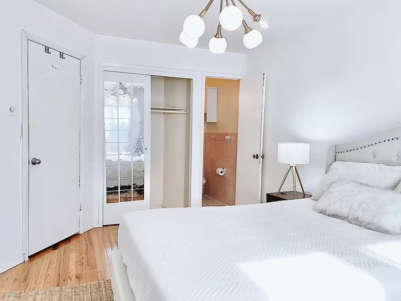 Building Photo - Furnished room/NOT APARTMENT