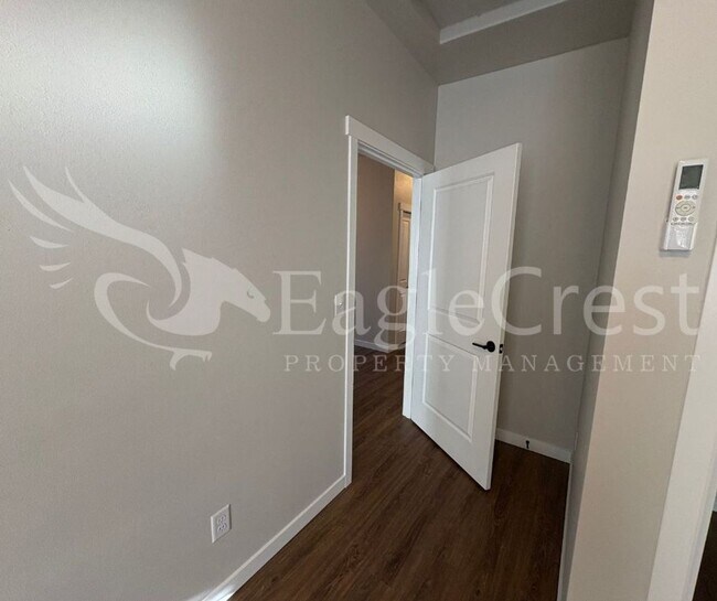 Building Photo - Herbert PL