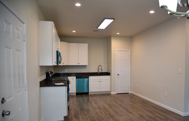 Building Photo - 3/2/2 New Build Duplex