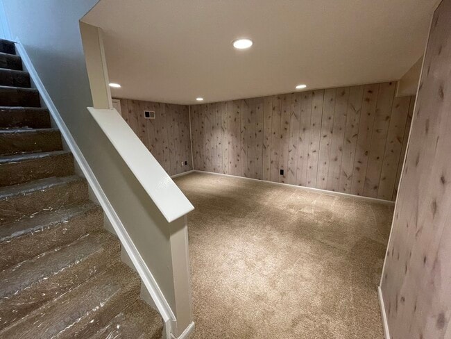 Building Photo - 2618 Cedar Lake Dr