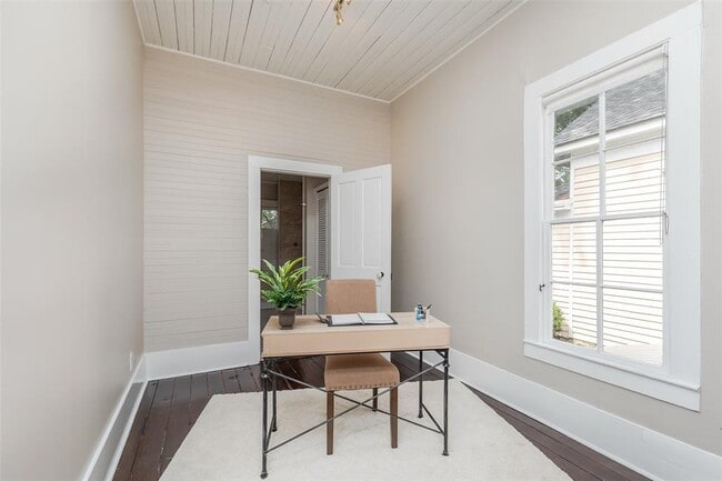 Building Photo - 2011 Decatur St