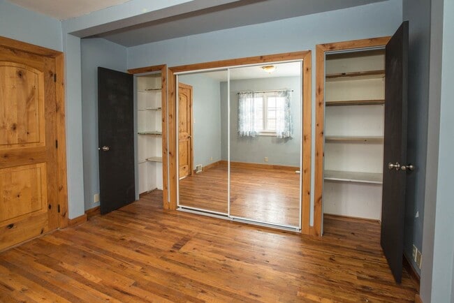 Building Photo - 4 bed/ 3 bath University Rental House ($3,...
