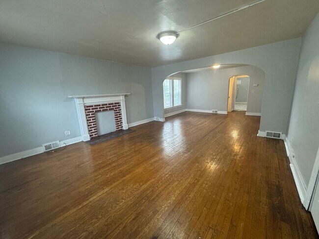 Building Photo - 1021 S 8th St