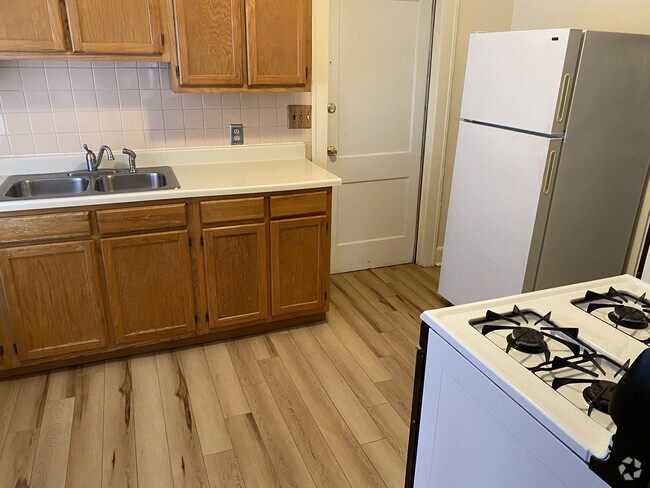 Building Photo - 2207 Portman Ave