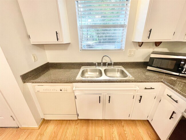 Building Photo - 6 Lea Oak Ct