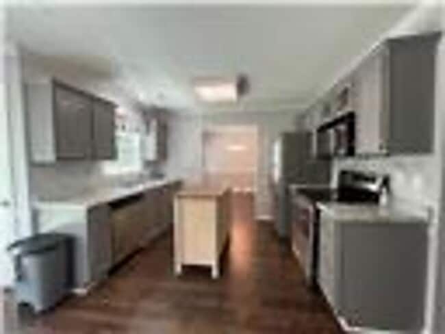 Building Photo - Beautiful Single-Family 3BR Cozy Home