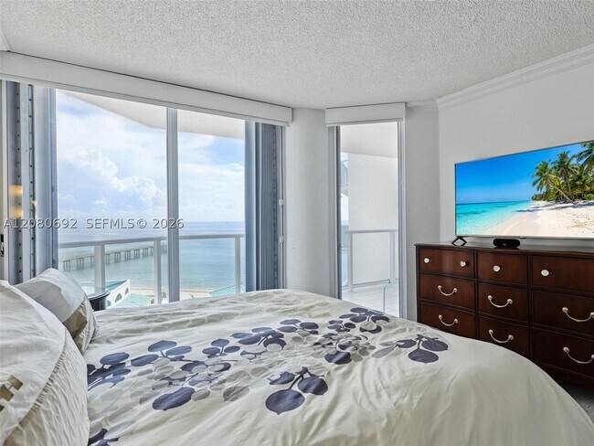 Building Photo - 16445 Collins Ave