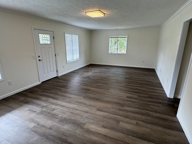 Building Photo - Newly renovated 3 Bedroom 2.5 Bathroom Home located in Kingsport, TN