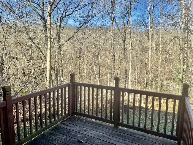 Building Photo - 35 Gore Ln