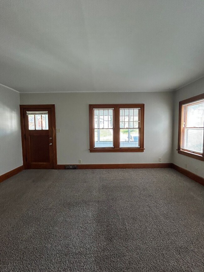 Building Photo - Charming 3-Bedroom Home with Finished Attic, Enclosed Front Porch & Spacious Backyard