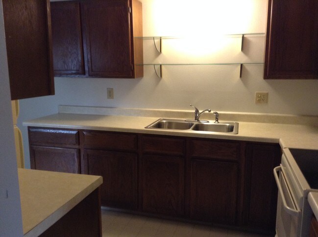 Building Photo - Hillcrest Duplex