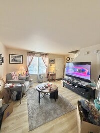 Building Photo - 305 Lake St