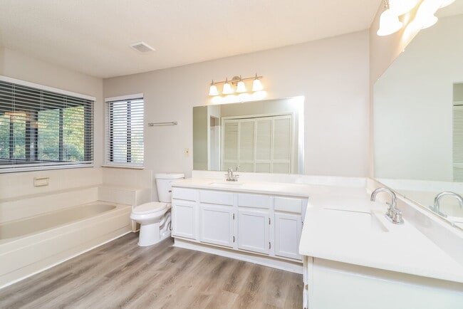 Building Photo - 20 Briar Gate Ln