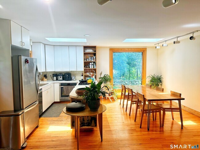 Building Photo - 205 Pequot Trail
