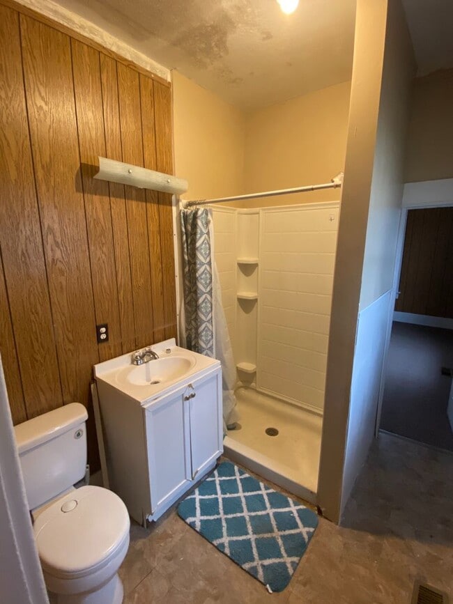 Building Photo - 2-Bed, 1-Bath Home