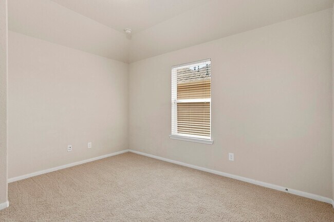 Building Photo - 314 Trillium Dr