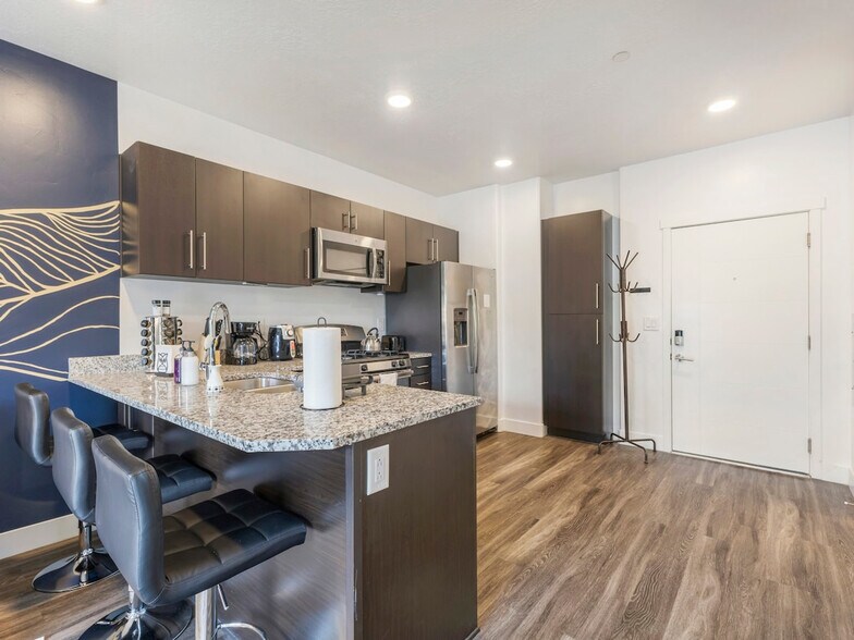 Building Photo - 360 S 400 W