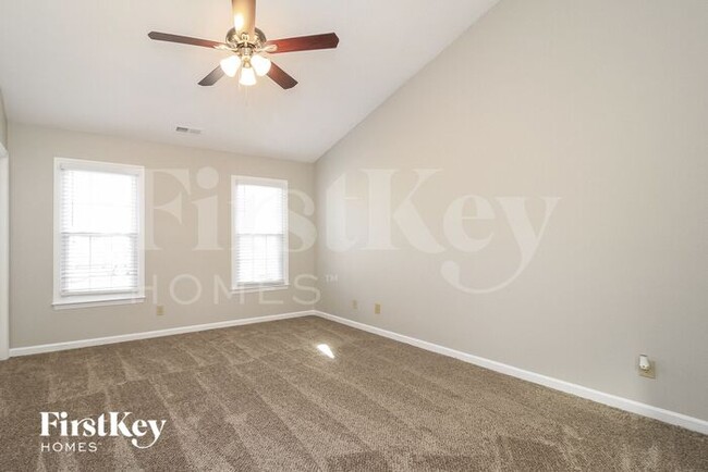Building Photo - 7137 Avenbury Cir