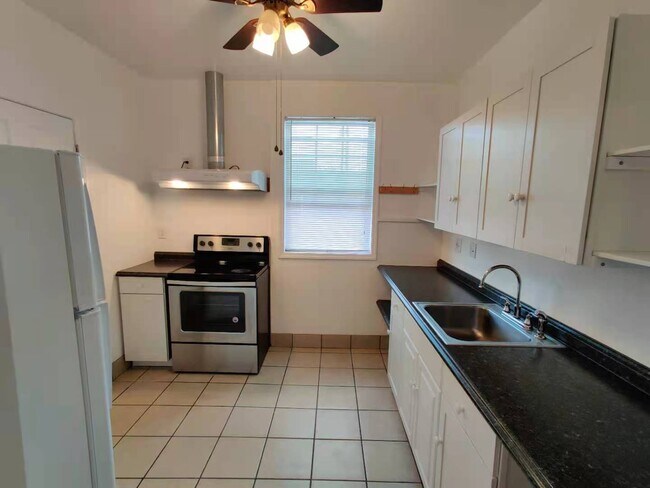 Building Photo - 1712 Jenkins St