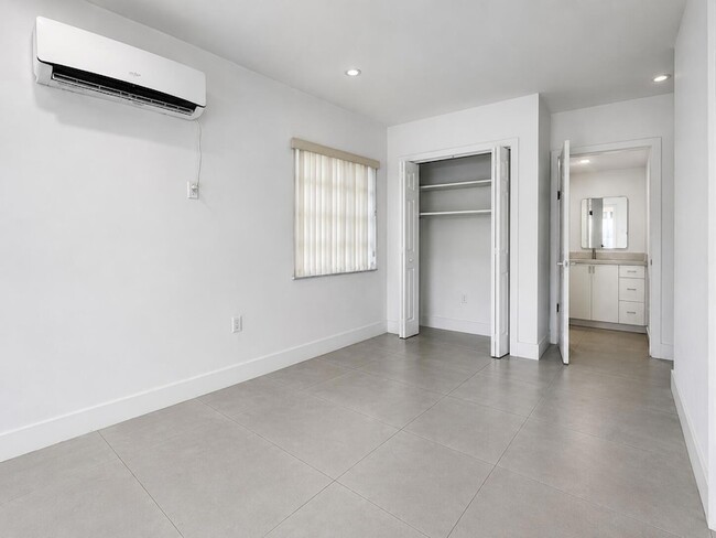 Building Photo - 2152 SW 72nd Ave