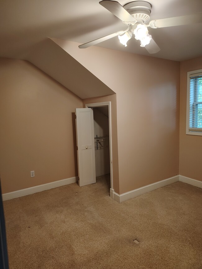 Building Photo - 186 Westfield Rd