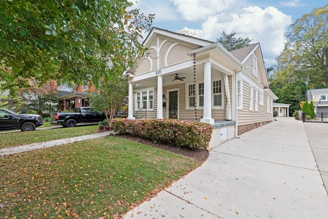 Primary Photo - Beautiful Home in Dilworth