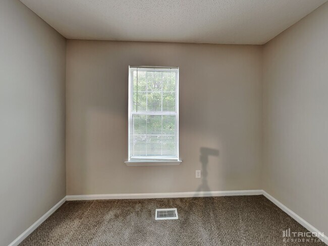 Building Photo - 11136 White Stag Dr