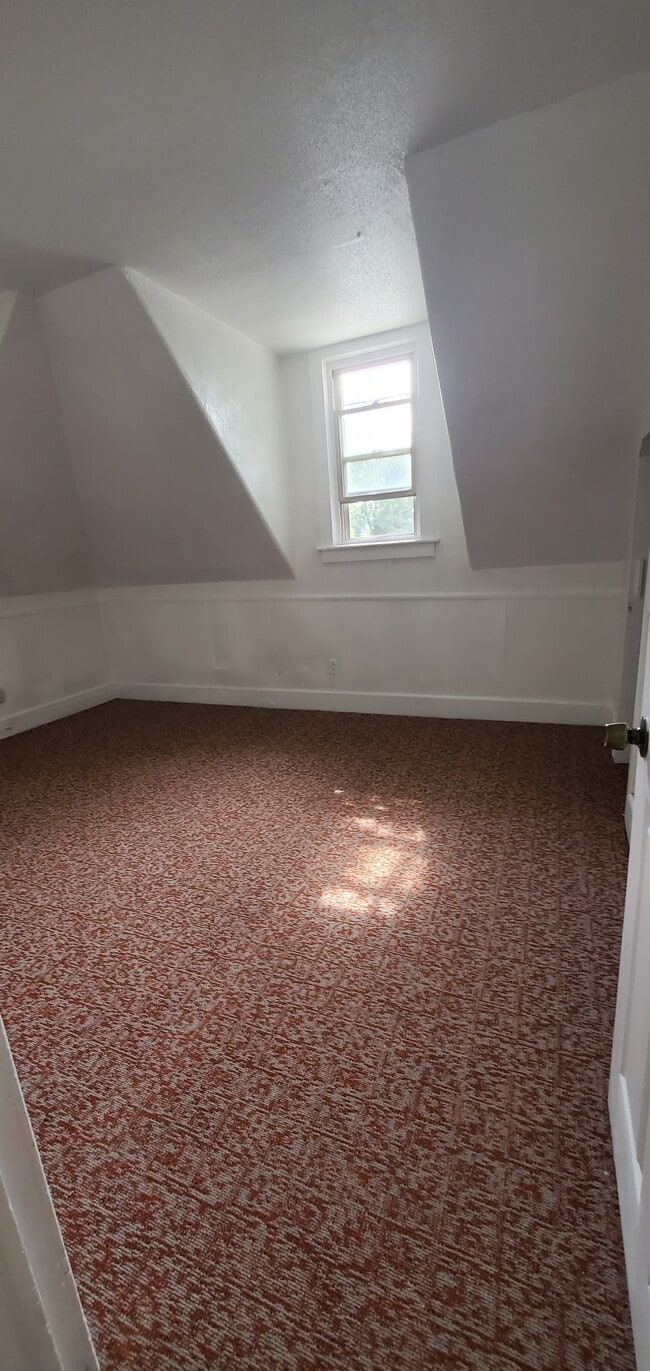 Building Photo - 493 Williams St