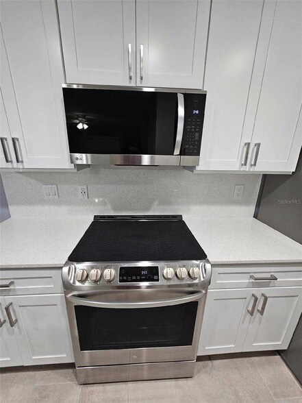 Building Photo - 2533 Grassy Point Dr