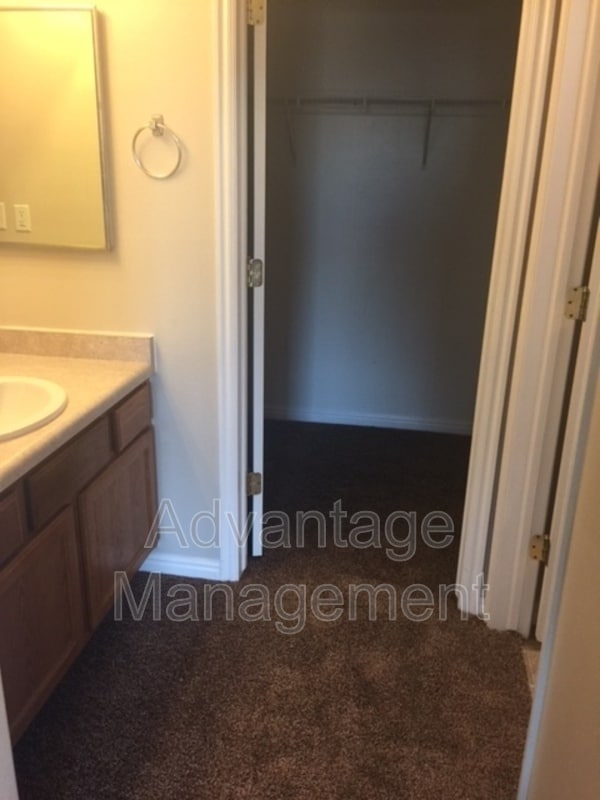 Building Photo - 105 Daybreak Ln