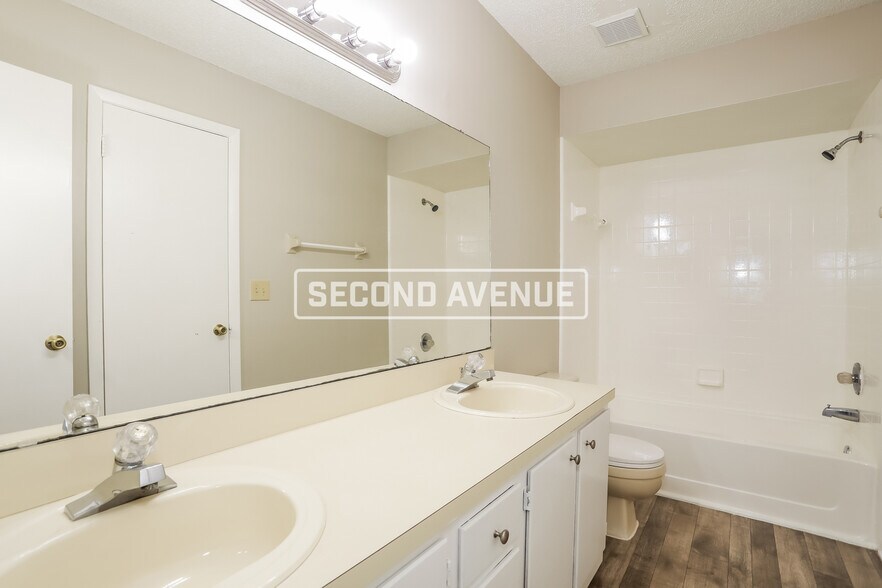Building Photo - 8781 Whispering Pines Dr