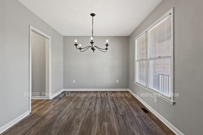 Building Photo - 833 Palomino Ln