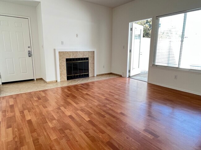 Building Photo - 205 Marina Lakes Dr
