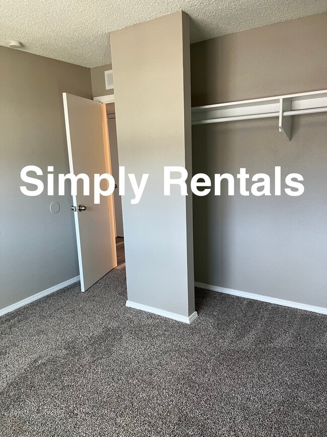 Building Photo - 1024 Chelwood Park Blvd NE