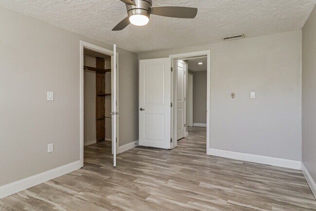 Building Photo - 4045 Grayton Dr