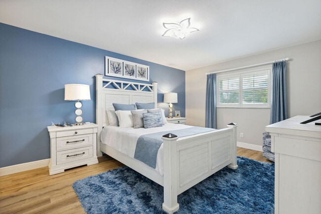 Building Photo - 12 Fairway Dr