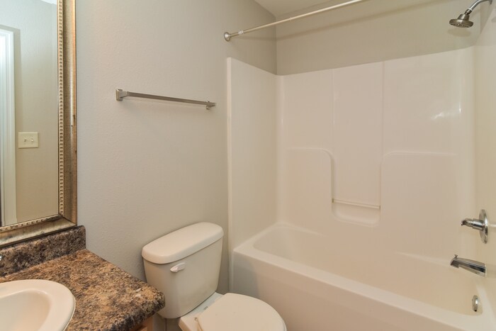 Building Photo - 130 Dormont Dr NE