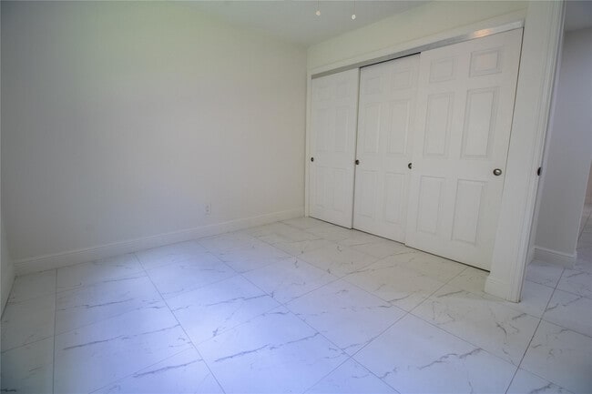 Building Photo - 1423 SW 2nd St