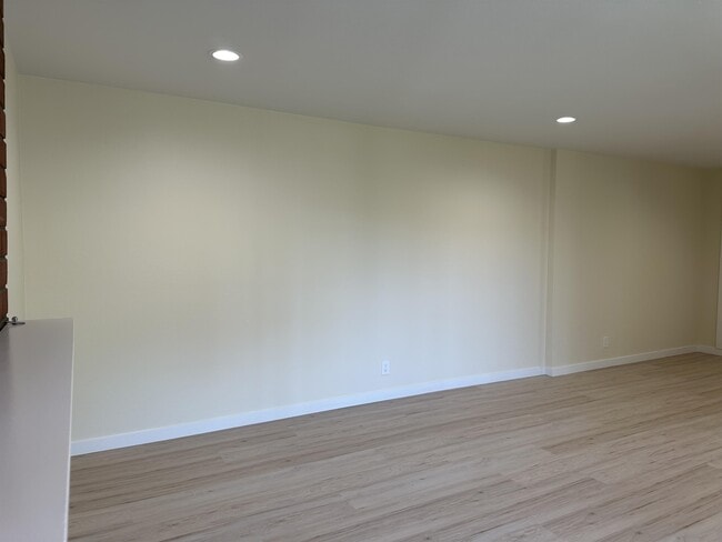 Building Photo - 306 Dolores Cir