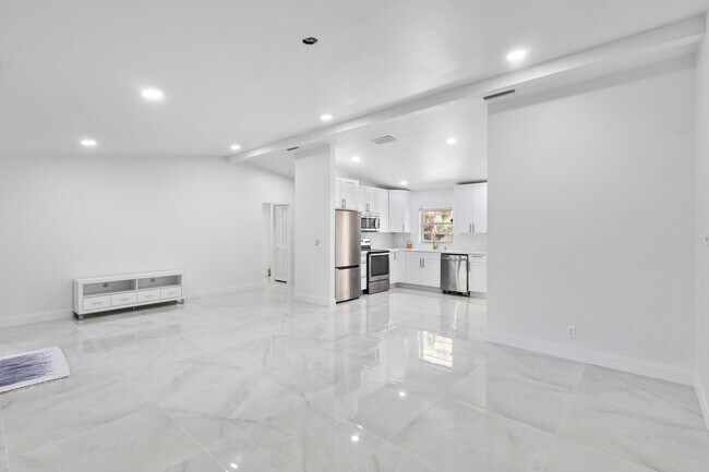 Building Photo - 16790 Glasgow Dr E