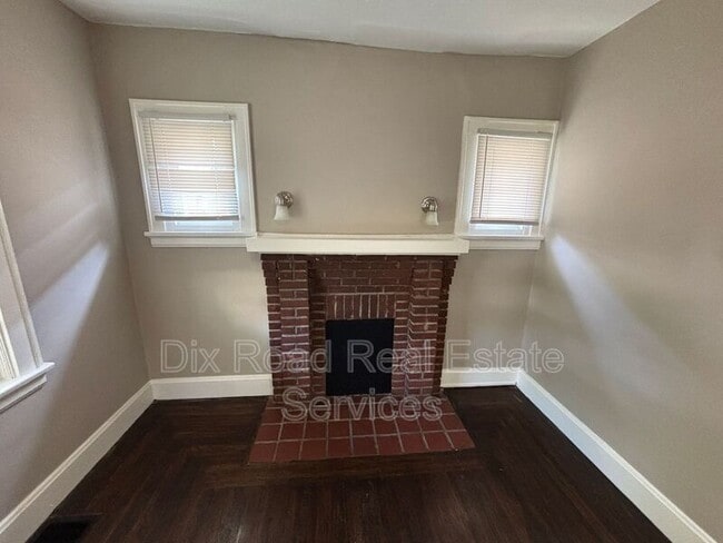 Building Photo - 3701 Iona Ave