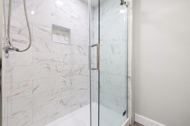 Building Photo - 39495 Regency Way