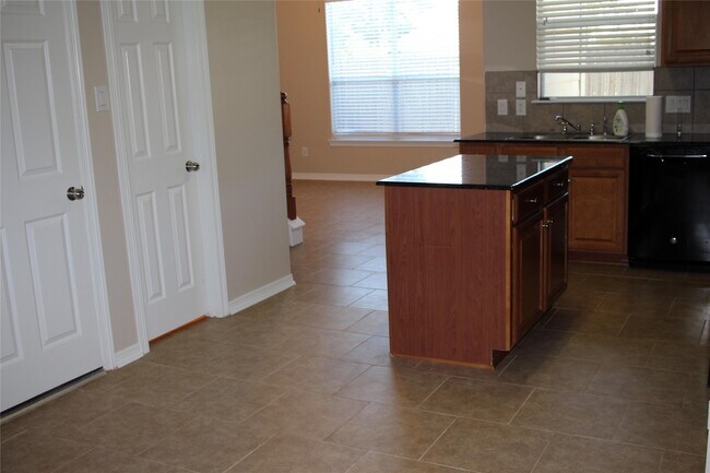 Building Photo - 919 Sterling Creek Cir