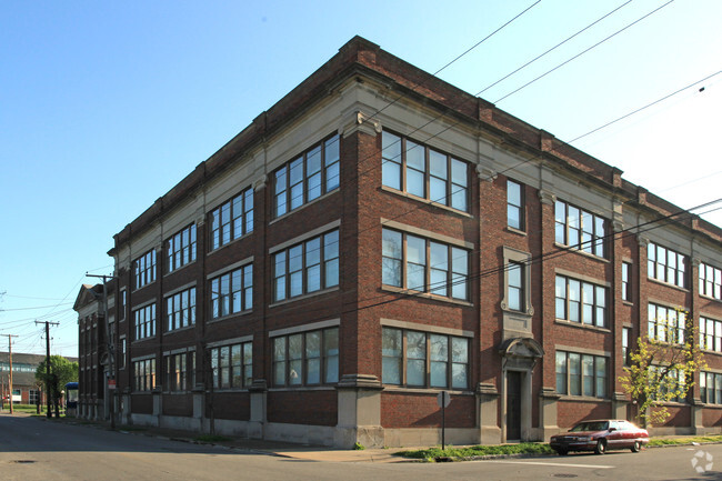 Building Photo - Russell Apartments