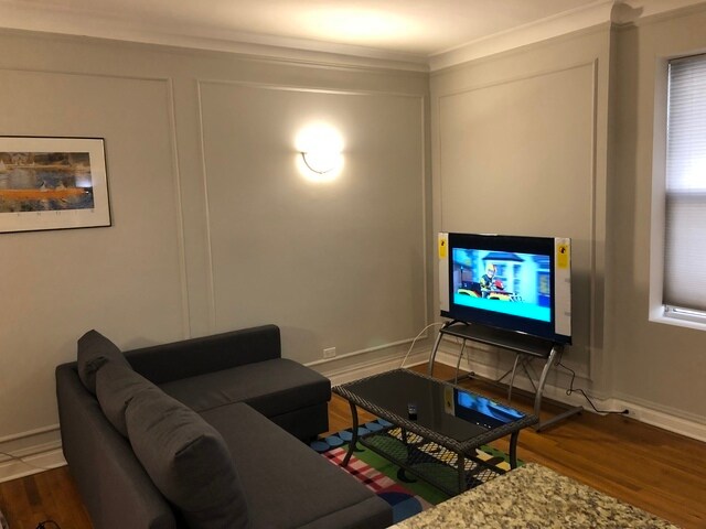 Building Photo - 1205 W Sherwin Ave