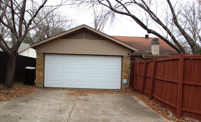Building Photo - 2812 Lemmontree Ln