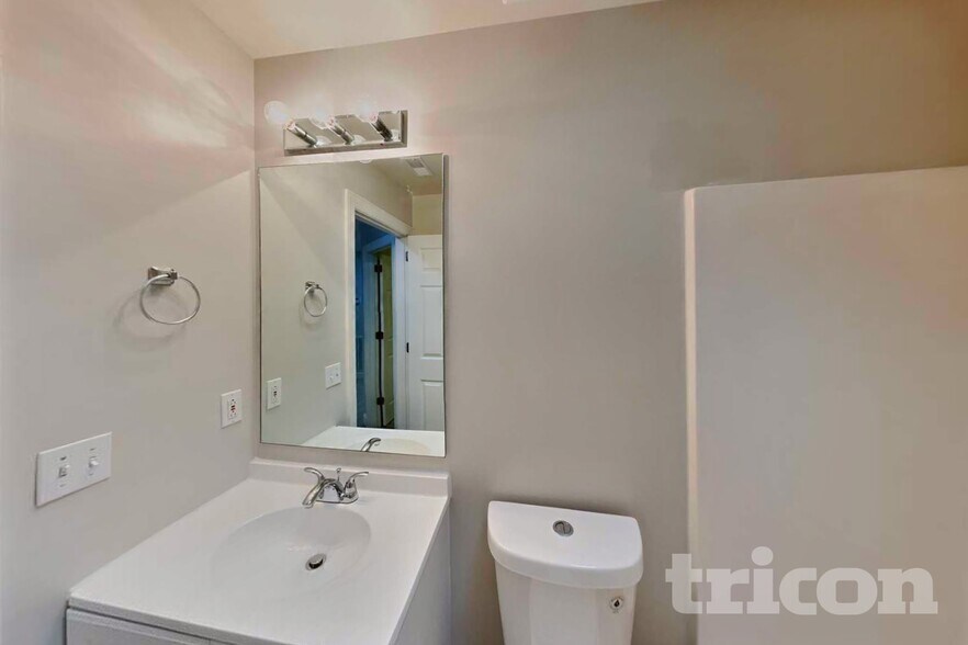 Building Photo - 1705 Walden Ct