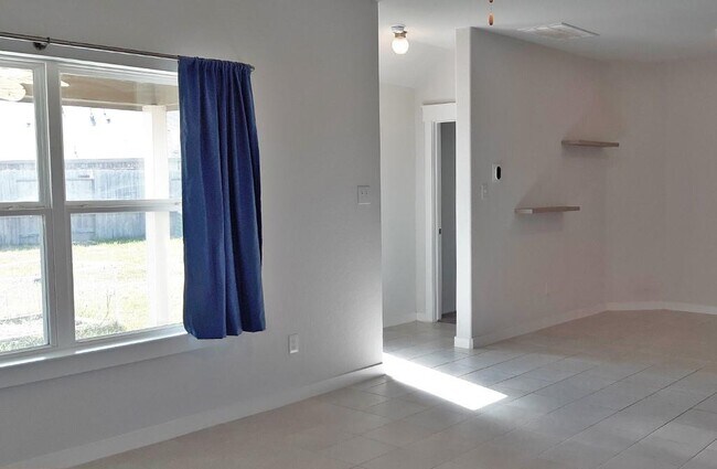Building Photo - 16342 Rockdale Landing Dr
