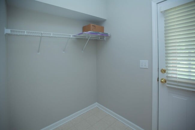 Building Photo - 2 Bedroom 2.5 Bath with Lake View in Morrisville, NC!